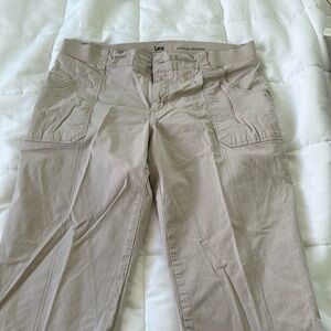 Women’s Lee. Capri.   Tan. Size 16